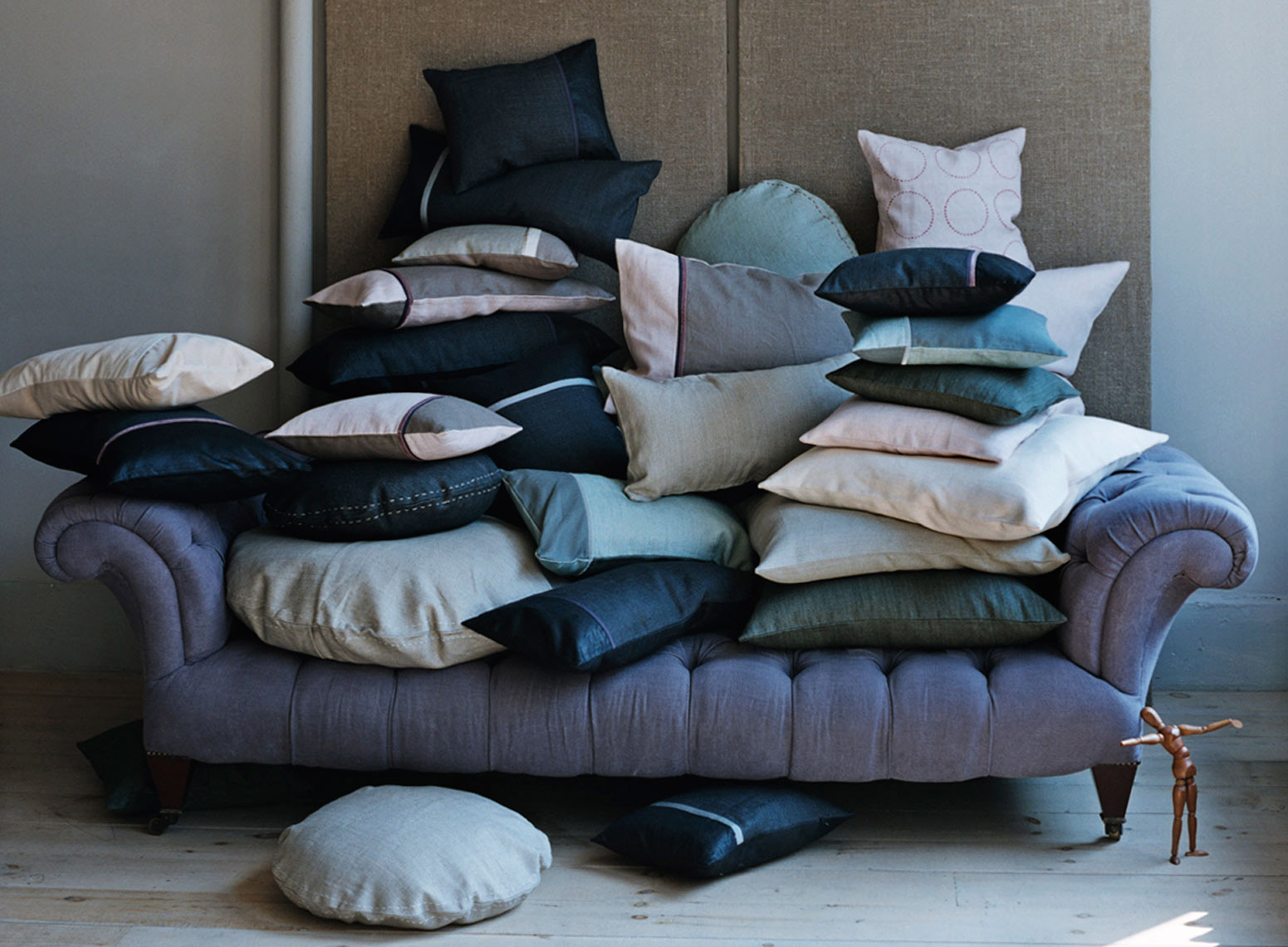HILARY ROBERTSON - STYLING
