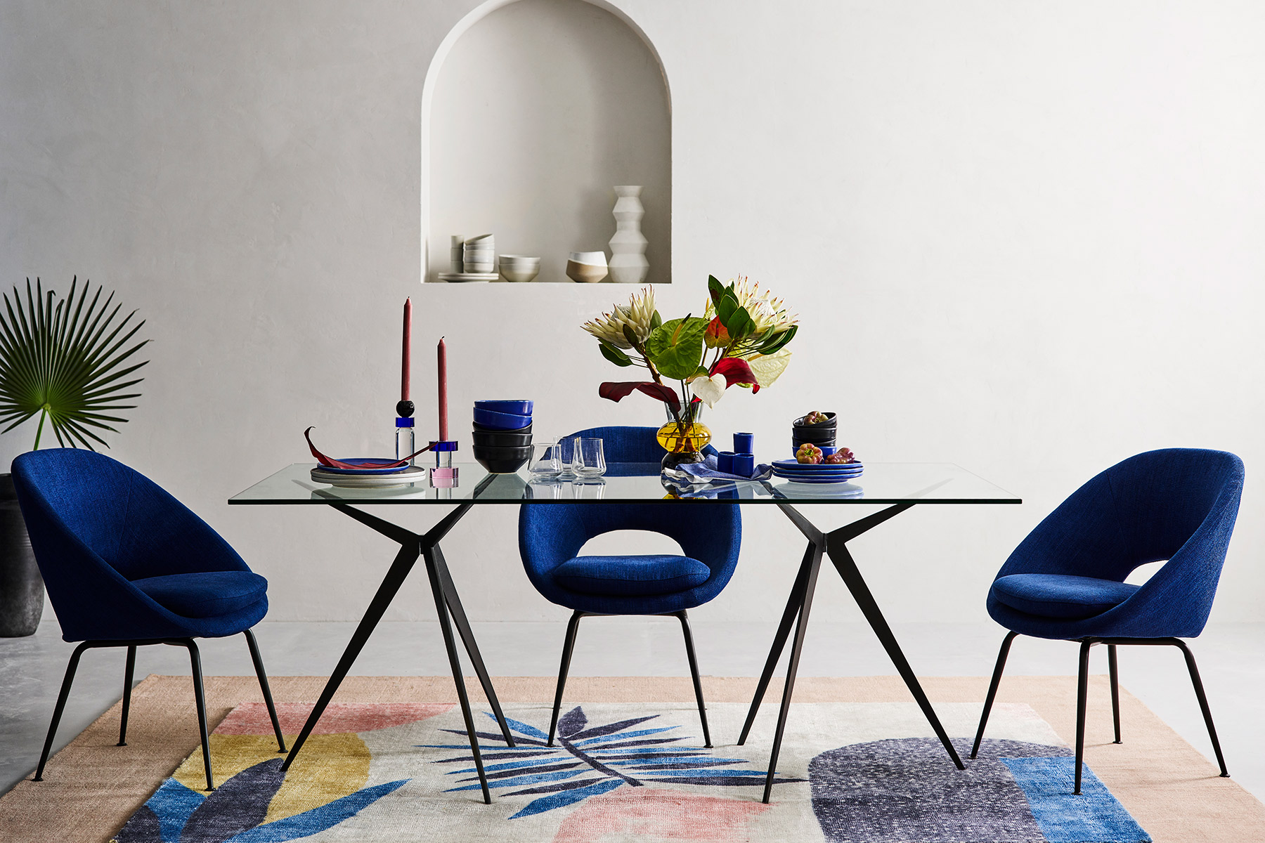 d4-homepage-statement-dining-table-sp19_7734